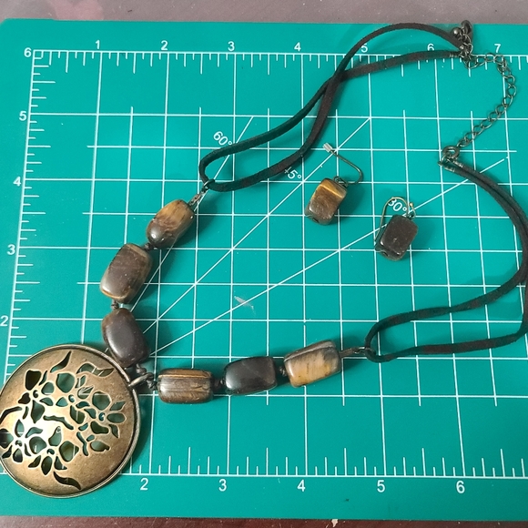 Tigers Eye Gemstone Necklace & Earrings - Picture 2 of 3